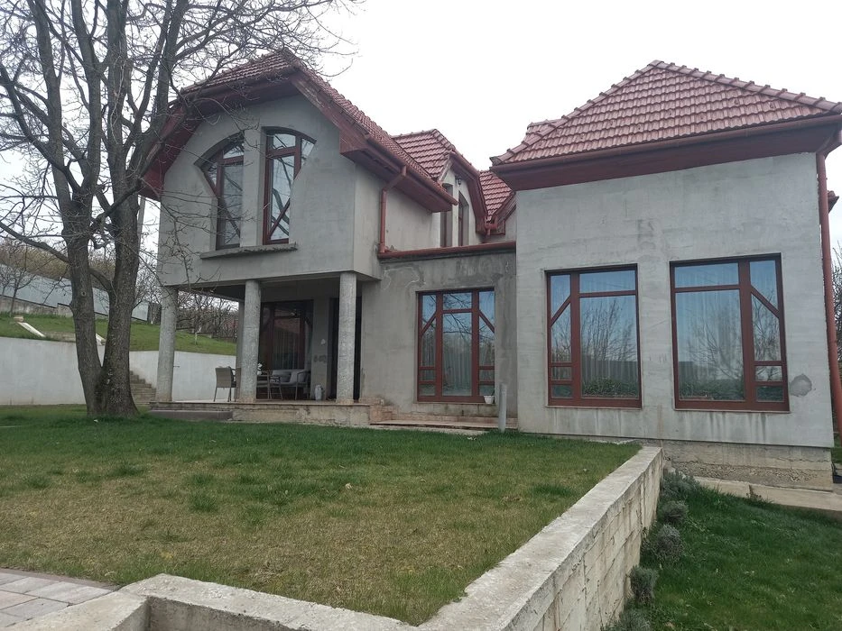Продається будинок в престижному районні міста