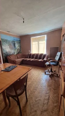 Будинок для РУКАСТИХ чоловіків.
