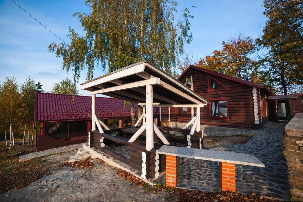 Продається унікальний маєток в гірській місцевості.