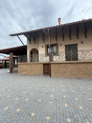 Продаж чудового сімейного будинку