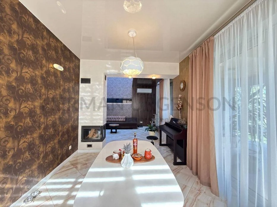 Продаж будинку 336 м.кв / 5 соток / Ужгород, р-н Кальварія