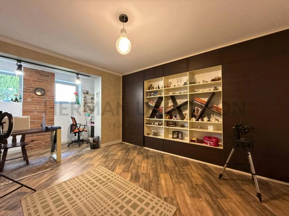 Продаж будинку 336 м.кв / 5 соток / Ужгород, р-н Кальварія