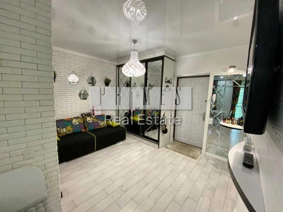 1-room apartment for sale with furniture and appliances, Brooklyn residential complex, Ya st.