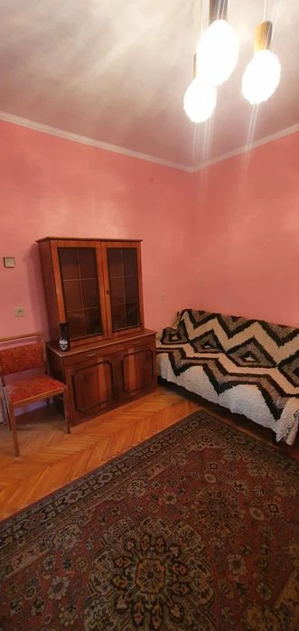 Великий будинок в престижному районі