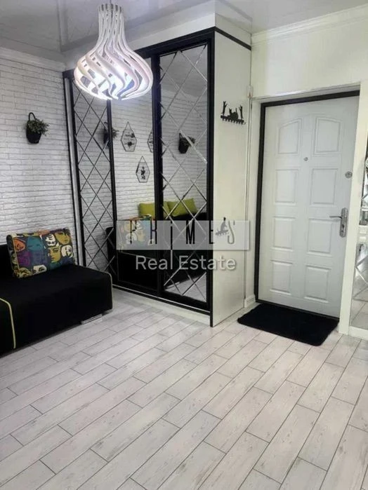 1-room apartment for sale with furniture and appliances, Brooklyn residential complex, Ya st.