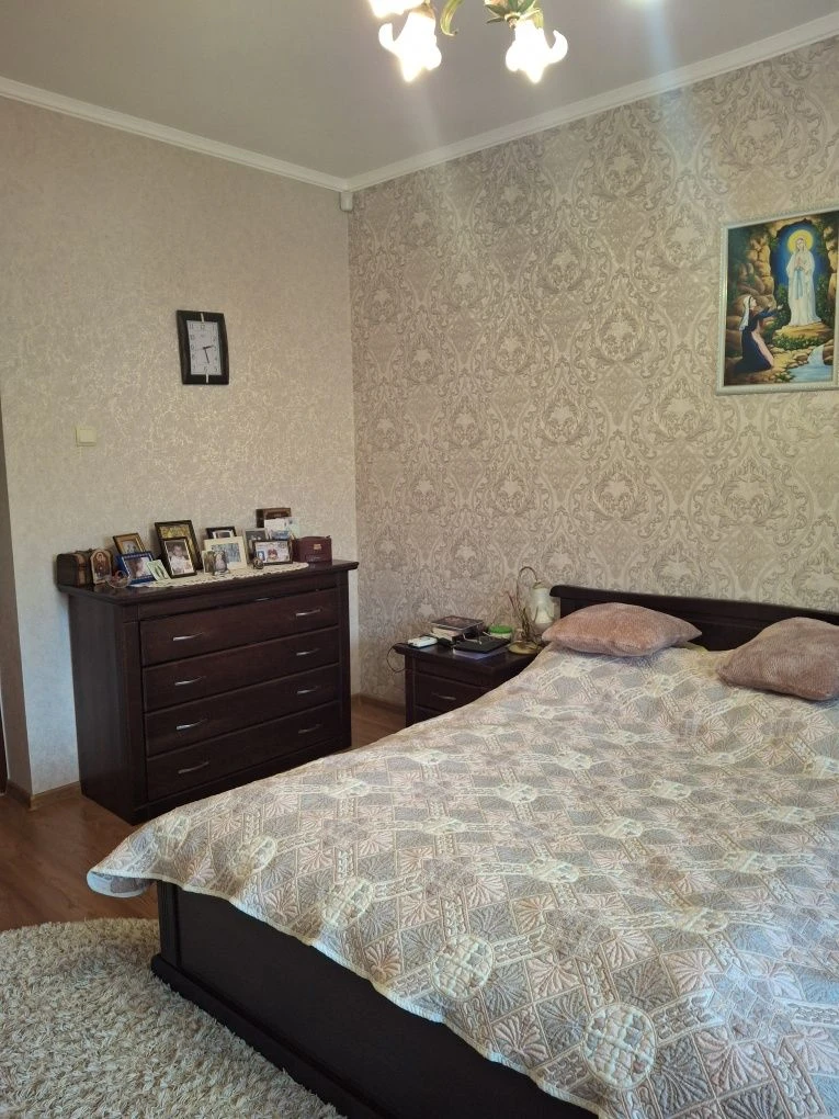 Продам добротний напівособняк в центрі міста