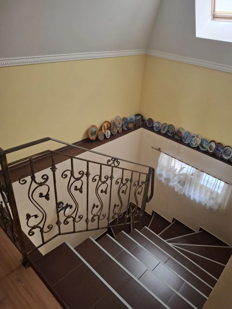 Продам добротний напівособняк в центрі міста