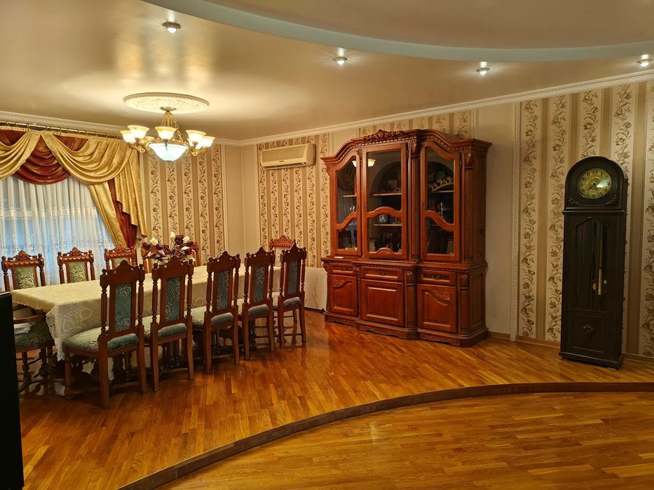 Продаж будинку в історичному центрі  Ужгорода поряд з площею