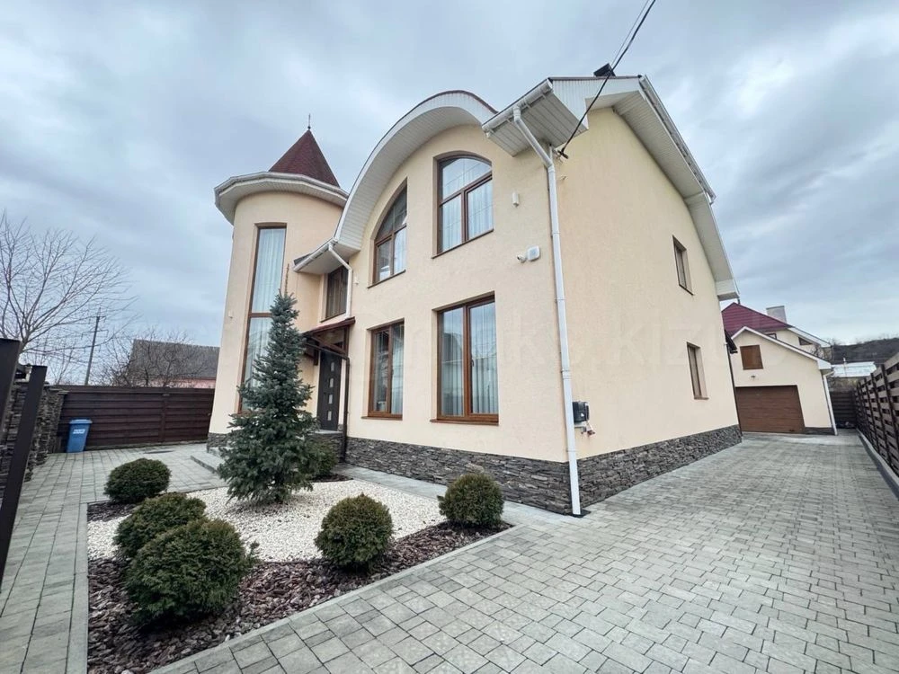 Без комісії/ Продам будинок  в Ужгороді/200 м2/5 сотих/Газов