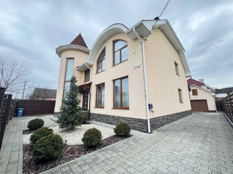 Без комісії/ Продам будинок  в Ужгороді/200 м2/5 сотих/Газов