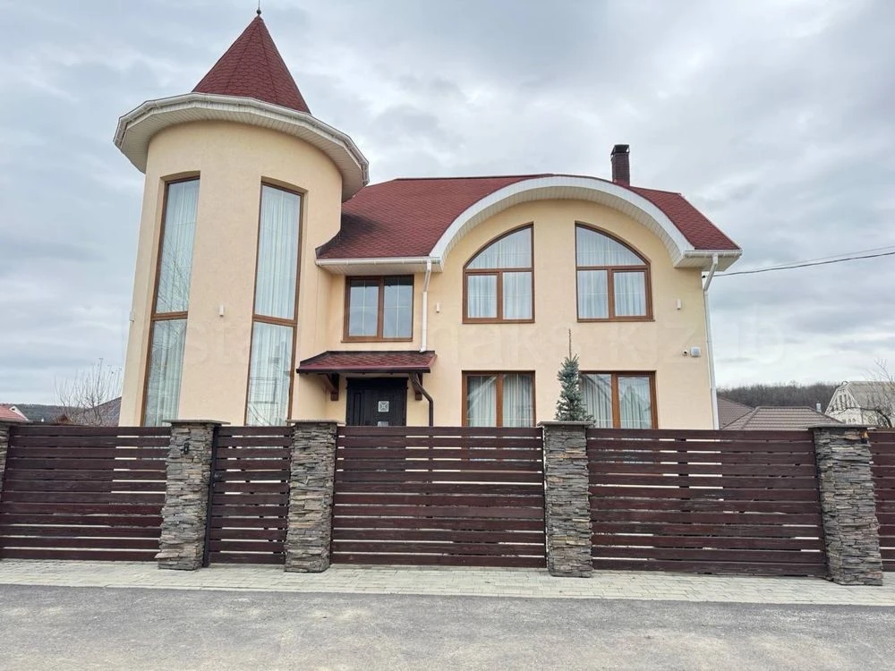 Без комісії/ Продам будинок  в Ужгороді/200 м2/5 сотих/Газов