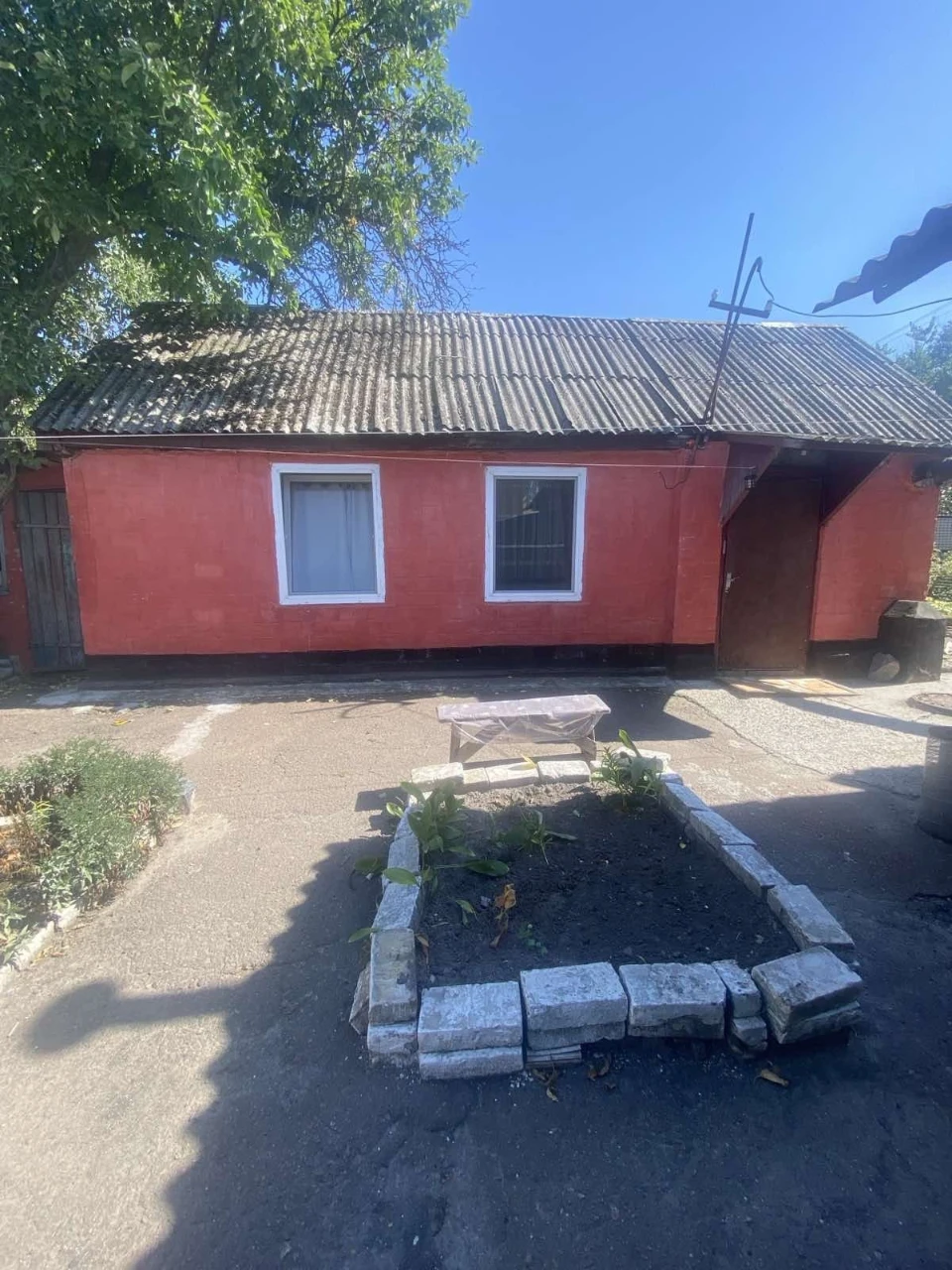 Продаж. 1/2 будинку в тихому центрі ( район Астри)