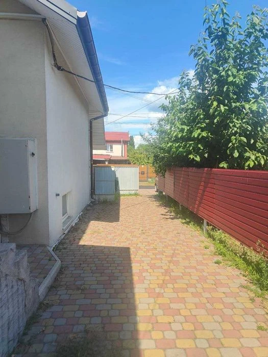Таунхаус,район 13-ї школи ,площа будинку- 102м2  ,(ціна 1 м2