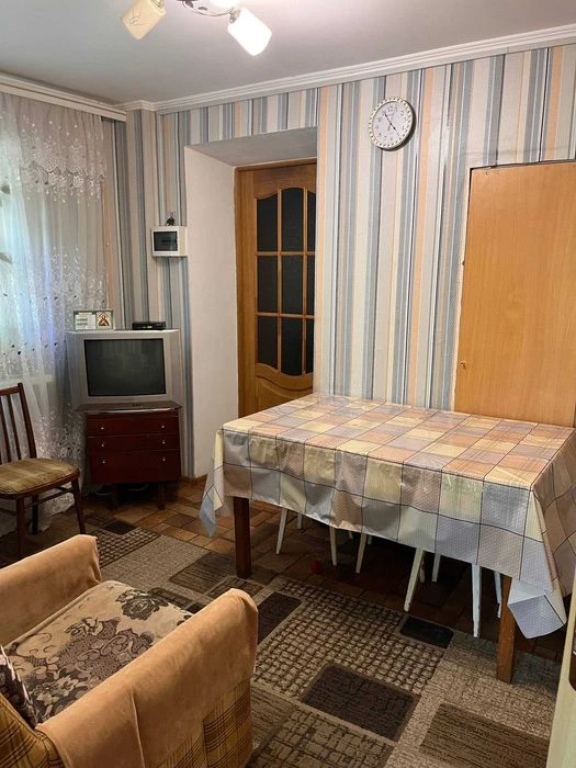 Продаж 1/2  будинка з гаражем в районі ТРЦДепо, ділянка прив