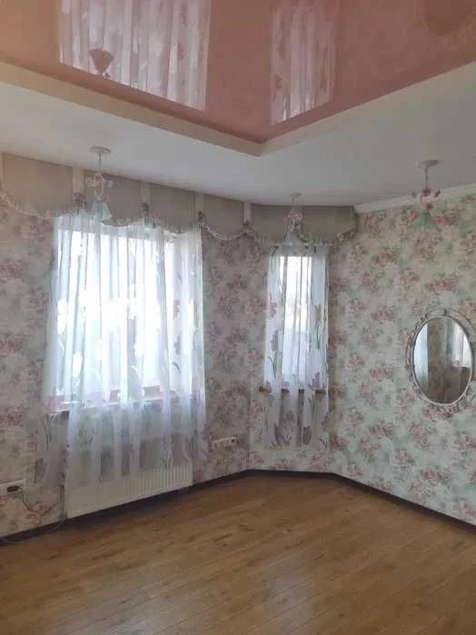 *Продаж будинку 400м.кв. р-н "Казбет", тихий центр.