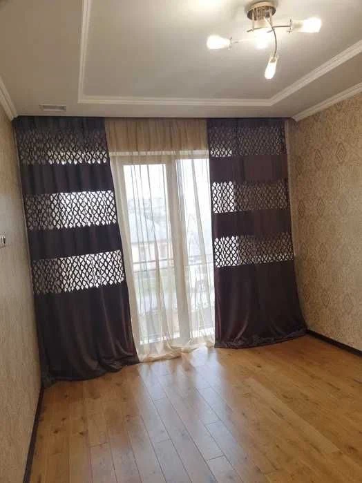 *Продаж будинку 400м.кв. р-н "Казбет", тихий центр.