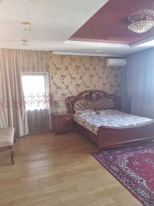 *Продаж будинку 400м.кв. р-н "Казбет", тихий центр.