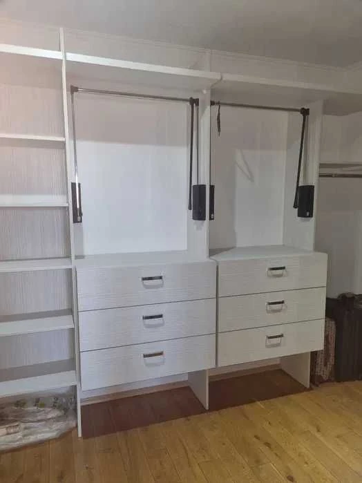*Продаж будинку 400м.кв. р-н "Казбет", тихий центр.