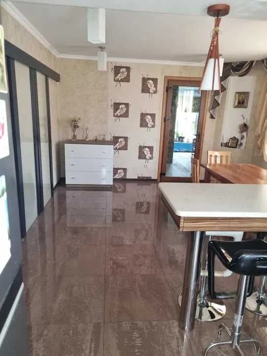 *Продаж будинку 400м.кв. р-н "Казбет", тихий центр.