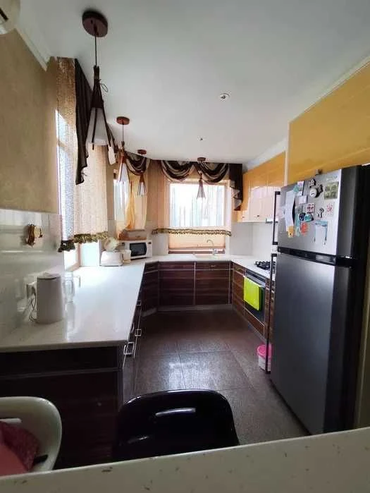 *Продаж будинку 400м.кв. р-н "Казбет", тихий центр.