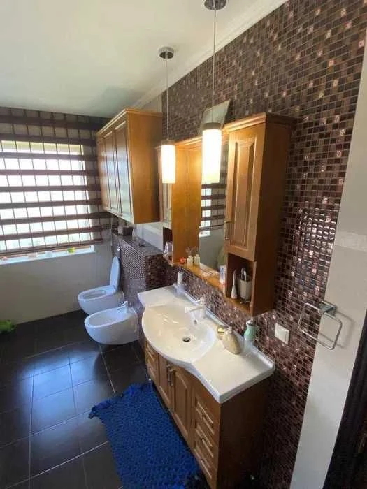 *Продаж будинку 400м.кв. р-н "Казбет", тихий центр.