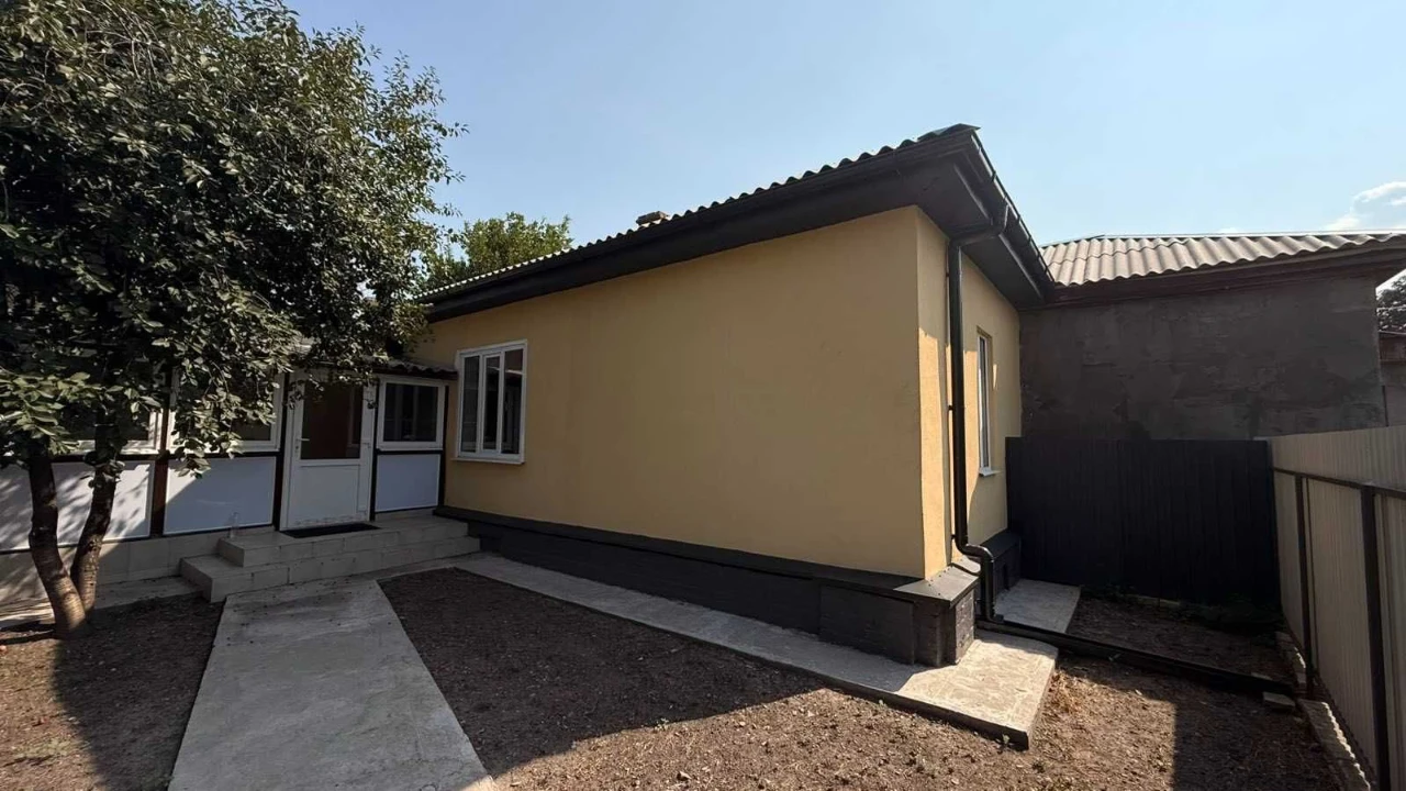 Продаж частини будинку в тихому центрі