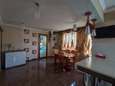 Продам будинок р-н Казбет, центр
