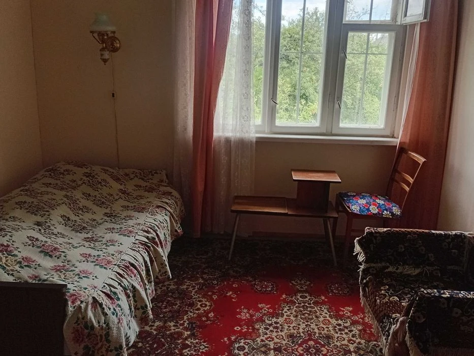 Продам будинок зі зручностями з кіоском на Калинці