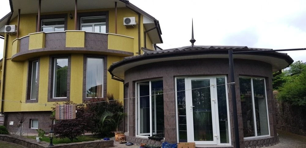 Розкішний будинок ,дослідна станція 10 соток, басейн, сауна,