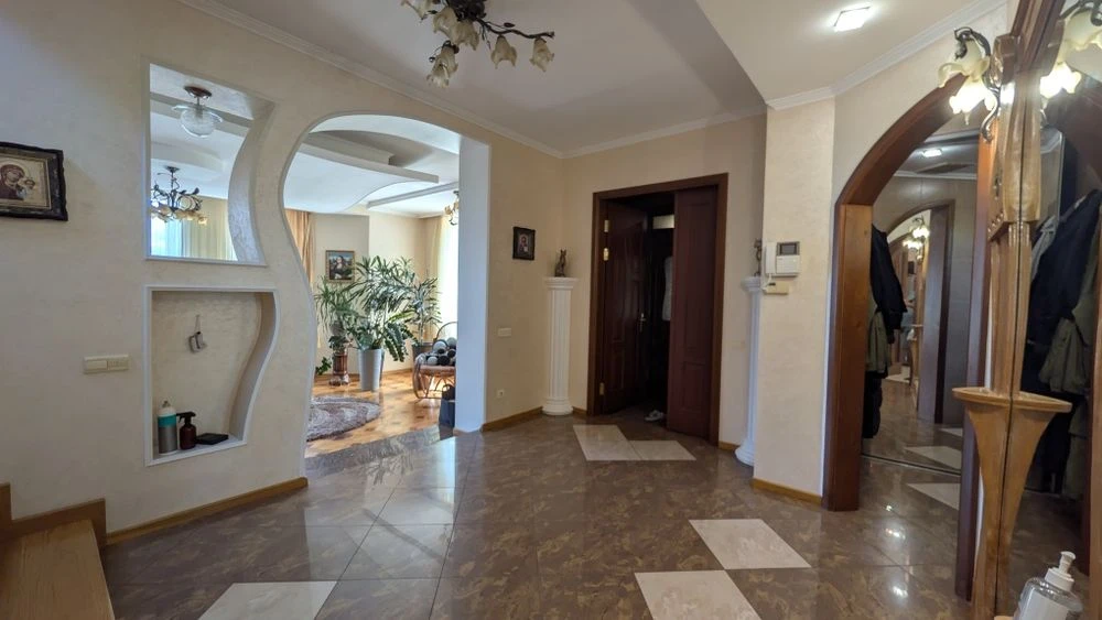Розкішний будинок ,дослідна станція 10 соток, басейн, сауна,