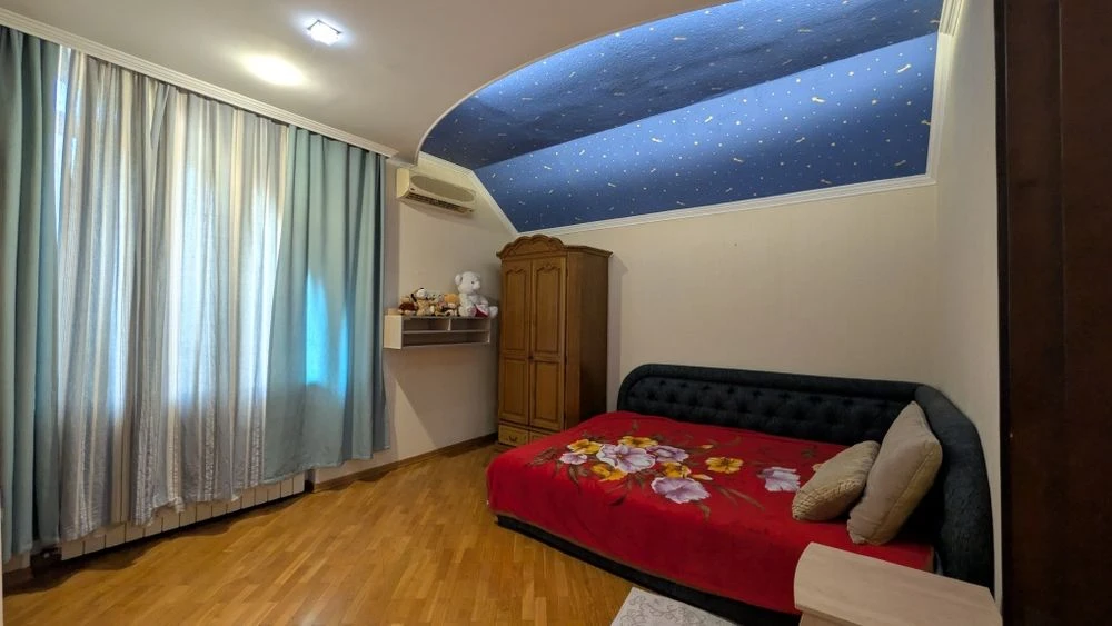 Розкішний будинок ,дослідна станція 10 соток, басейн, сауна,