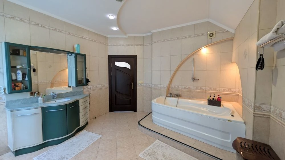 Розкішний будинок ,дослідна станція 10 соток, басейн, сауна,
