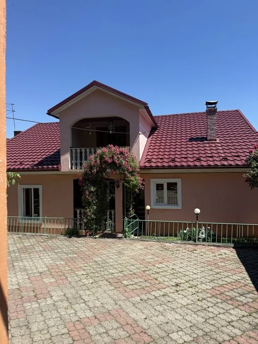 Продається 4кімнатний будинок з гостьовим домом вул.Маршала