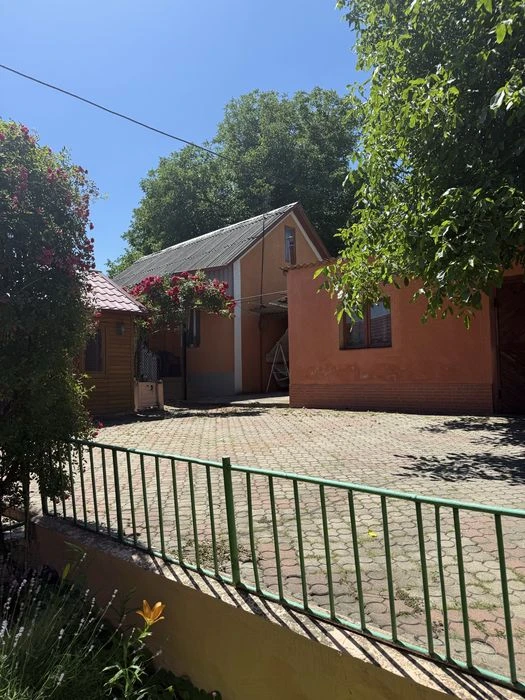 Продається 4кімнатний будинок з гостьовим домом вул.Маршала