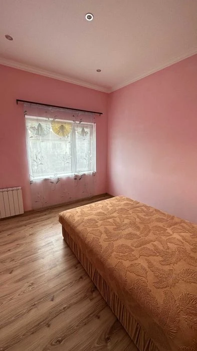 Продаж 6-ти кімнатного будинку, по вул. Горіхівська (середин