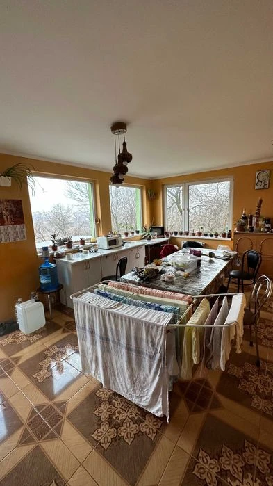 Продаж 6-ти кімнатного будинку, по вул. Горіхівська (середин