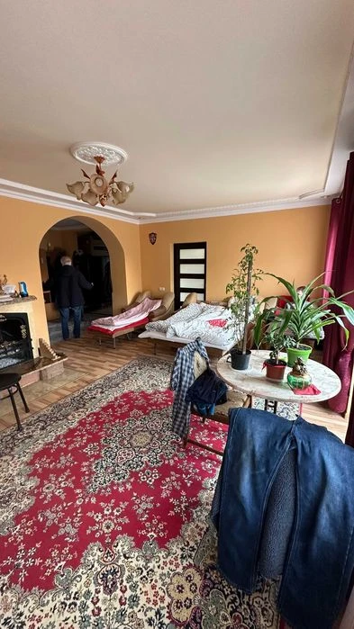 Продаж 6-ти кімнатного будинку, по вул. Горіхівська (середин