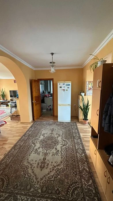 Продаж 6-ти кімнатного будинку, по вул. Горіхівська (середин