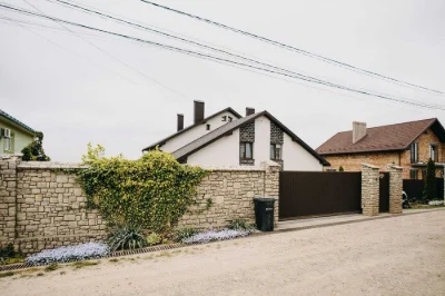 Сучасний будинок 207 м,кв. у Кучурові, 7 сот.