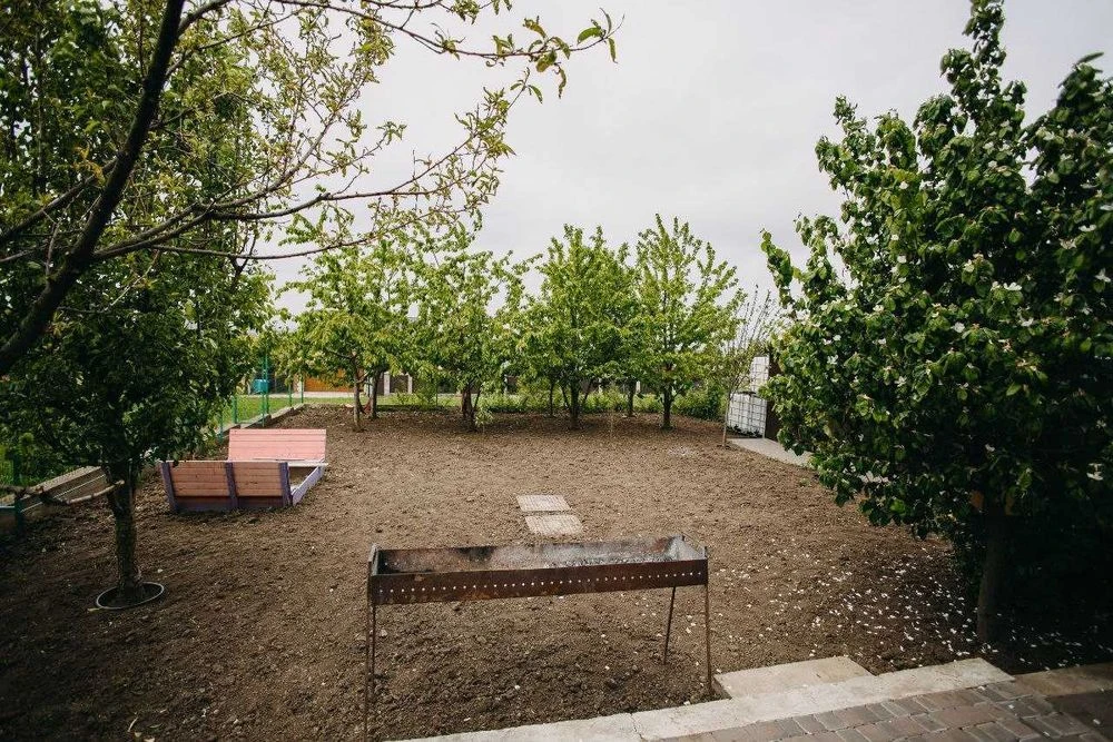 Сучасний будинок 207 м,кв. у Кучурові, 7 сот.