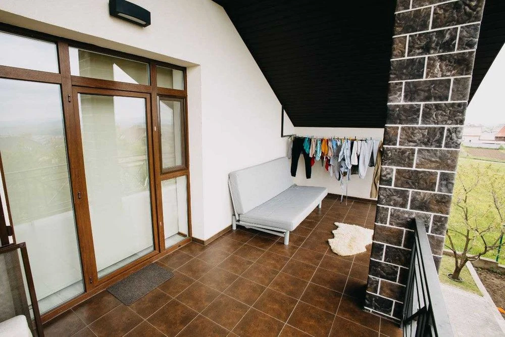 Сучасний будинок 207 м,кв. у Кучурові, 7 сот.