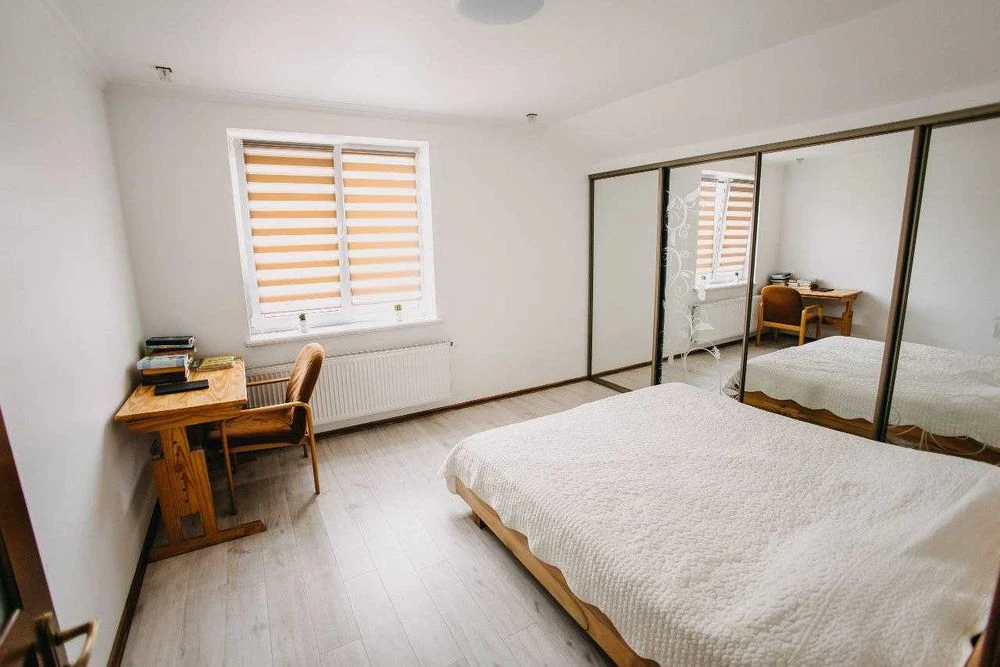 Сучасний будинок 207 м,кв. у Кучурові, 7 сот.