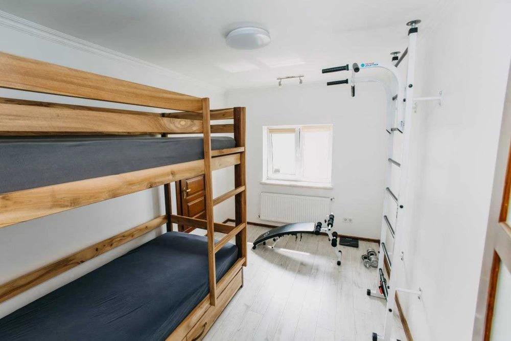 Сучасний будинок 207 м,кв. у Кучурові, 7 сот.