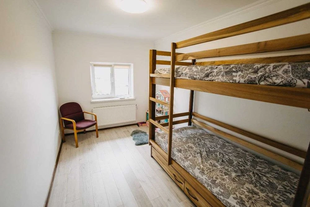 Сучасний будинок 207 м,кв. у Кучурові, 7 сот.
