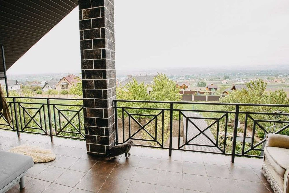 Сучасний будинок 207 м,кв. у Кучурові, 7 сот.