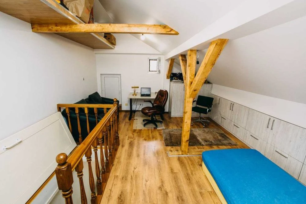 Сучасний будинок 207 м,кв. у Кучурові, 7 сот.