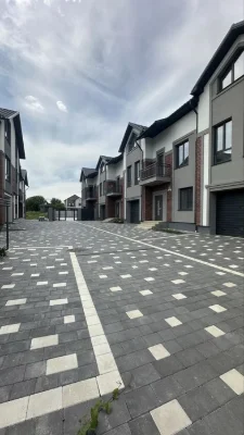 Продаж; Чернівці; Таун-хаус; 900 м від центру; гараж; газ +
