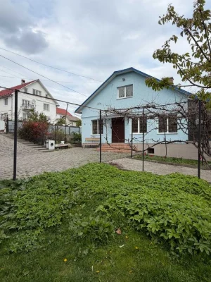 Продаж затишного будинку в м.Чернівці (вул. Вижницька)