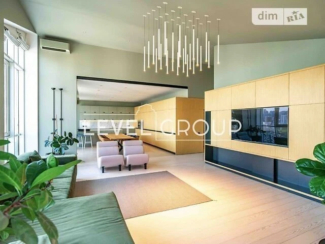 Sale of a 5-room apartment of 263.2 sq. m. on Mytropolyta Vasylya Ly street