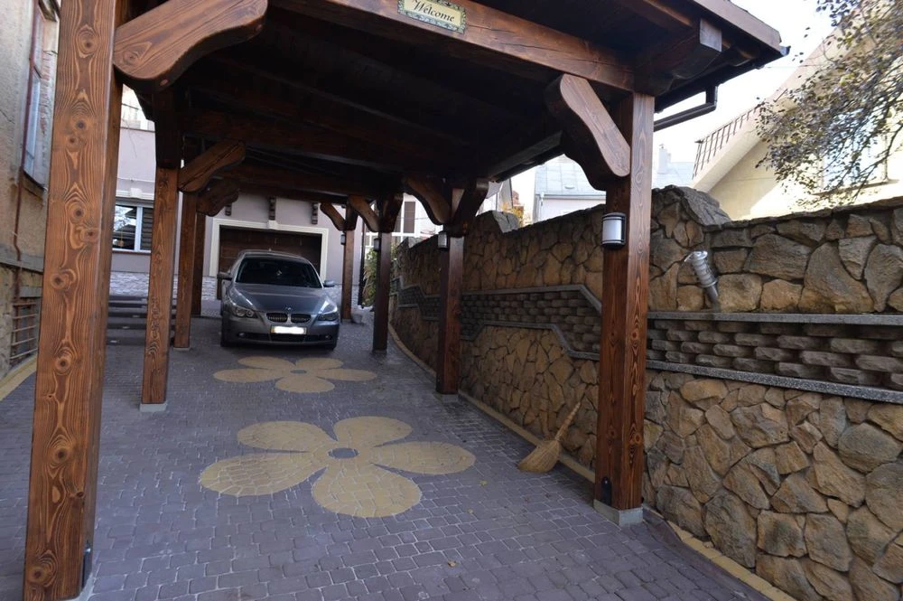 Ексклюзивний продаж будинку в центрі міста біля парку Шевчен